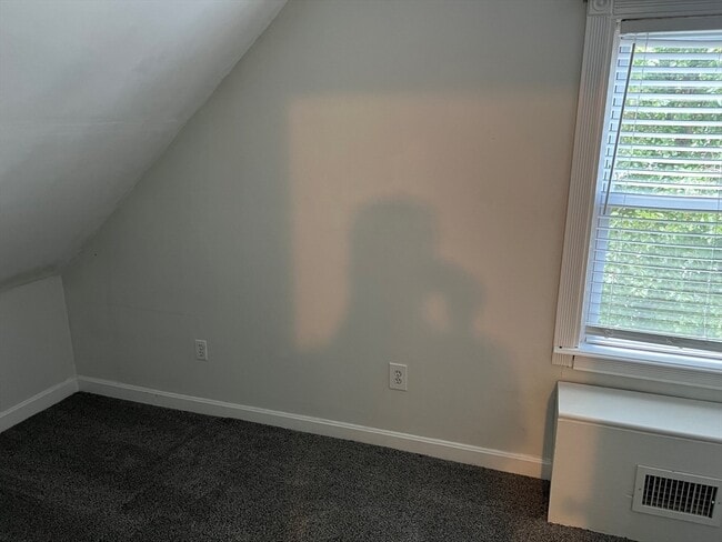 Building Photo - 658 Old West Central St