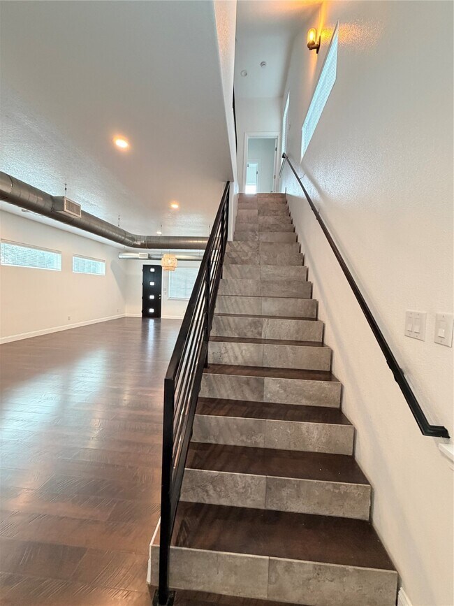 Building Photo - 202 N York St