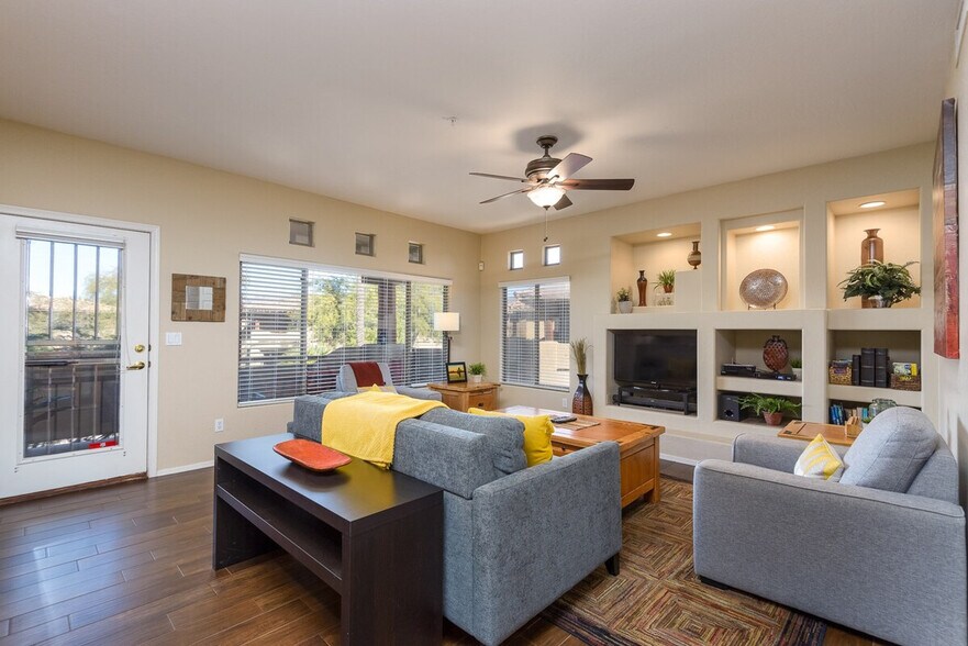Building Photo - 9220 E Raintree Dr