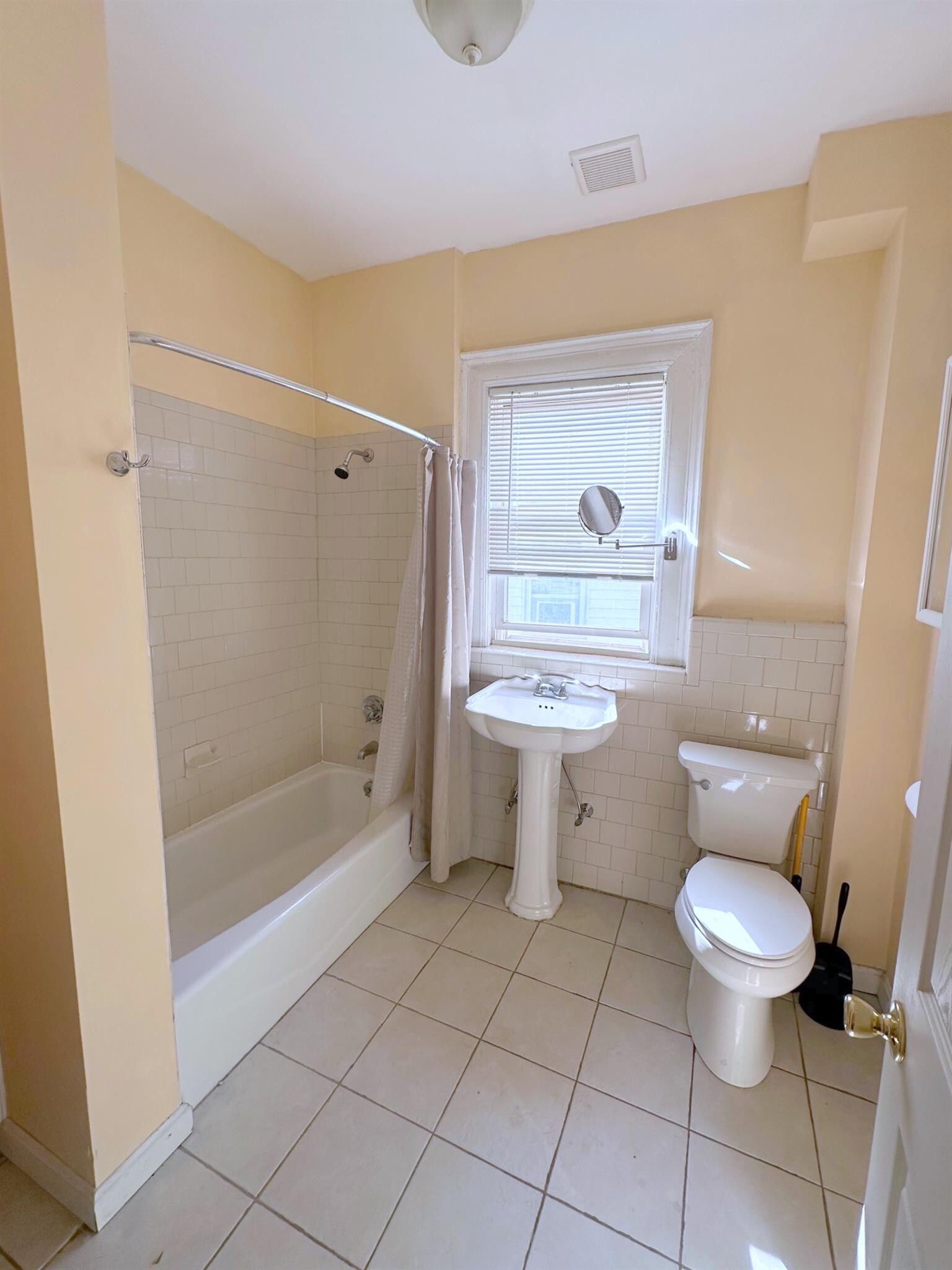 Building Photo - 145 College Ave