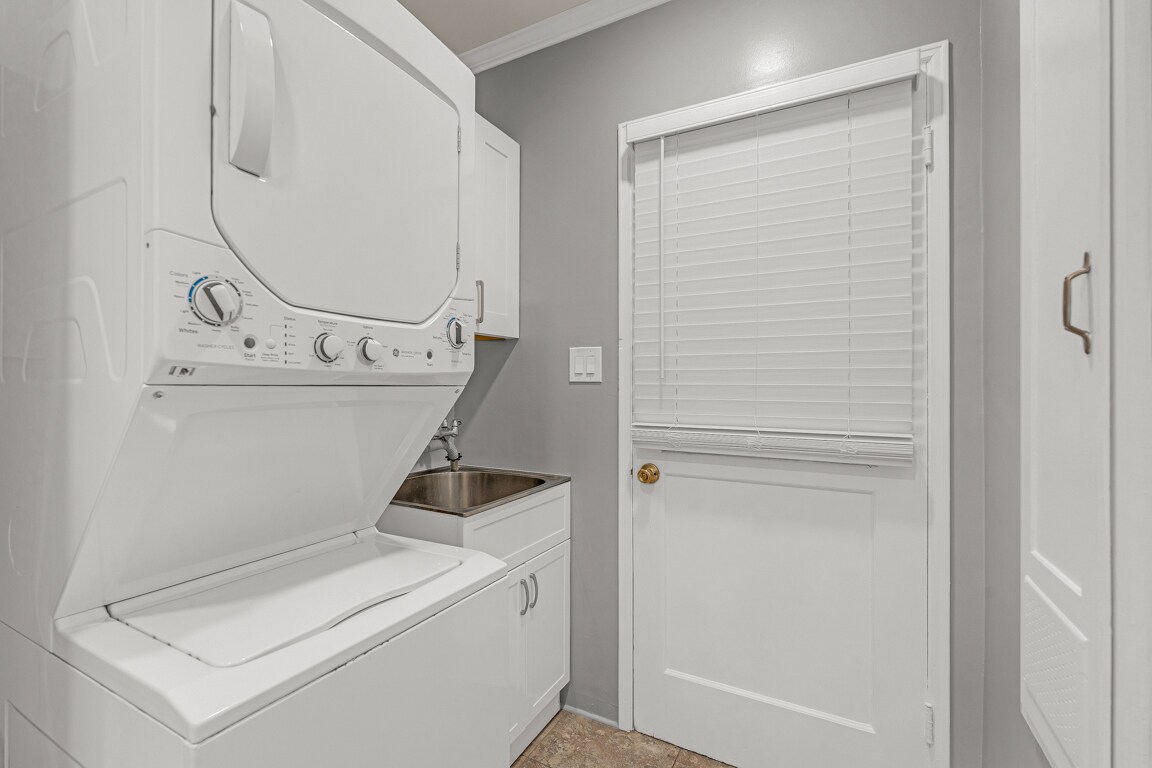 Building Photo - 340 N Monterey St