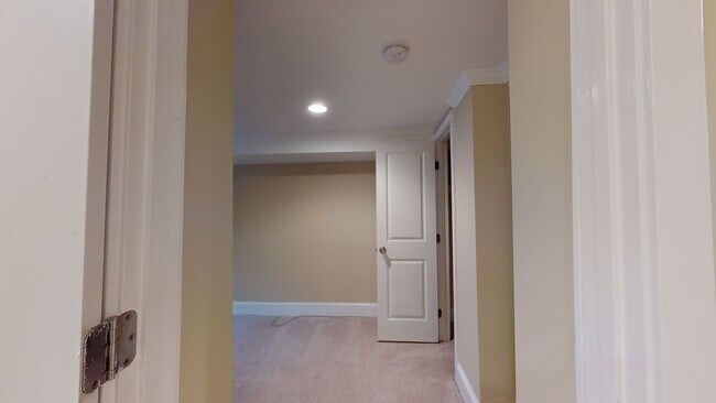 Building Photo - 1230 Owen Pl NE