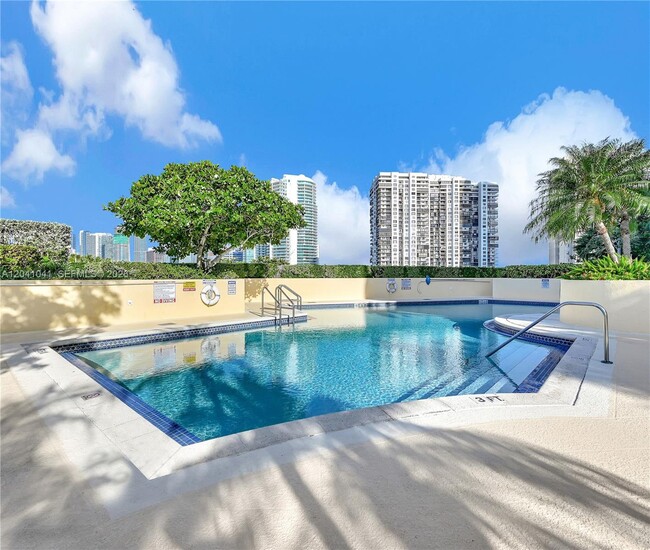 Building Photo - 2475 Brickell Ave