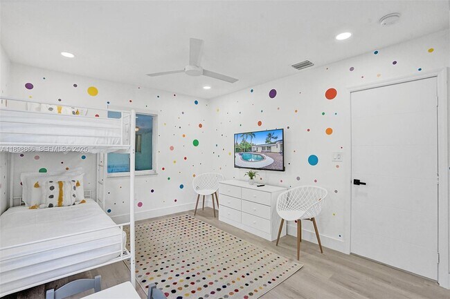 Building Photo - 725 Harrison St