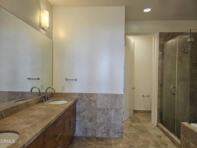 Building Photo - 3223 W 6th St