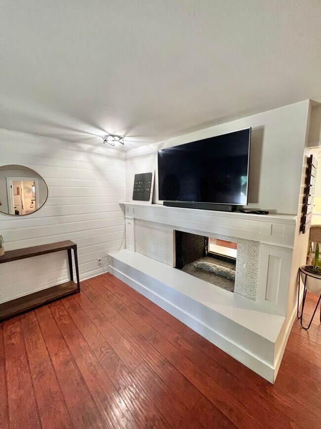 Building Photo - Spacious Remodeled Home Near El Dorado Park