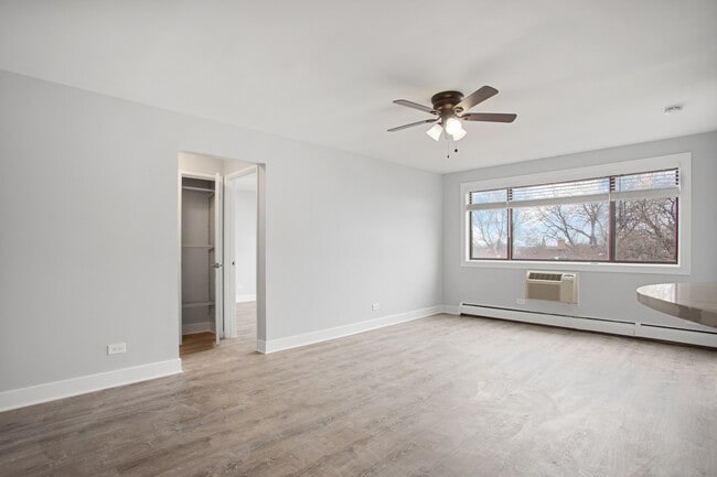 Building Photo - 6826 N Ridge Blvd