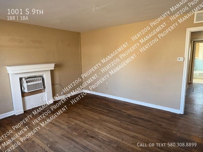 Building Photo - 1001 S 9th-