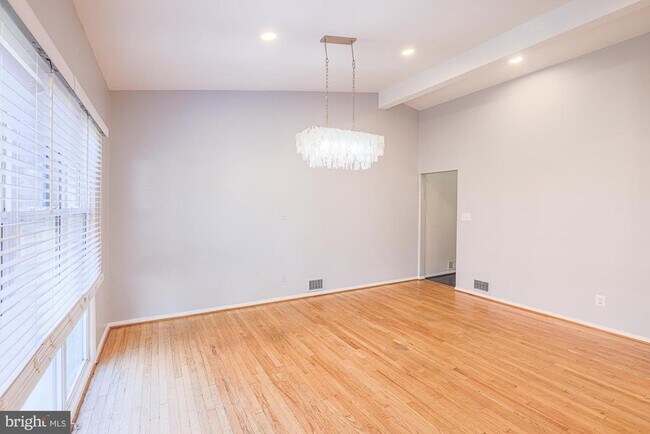 Building Photo - 2421 Lightfoot Dr