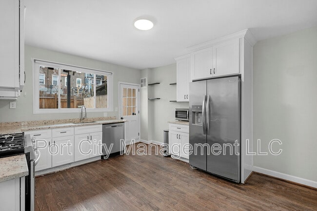 Building Photo - 611 Oldham St