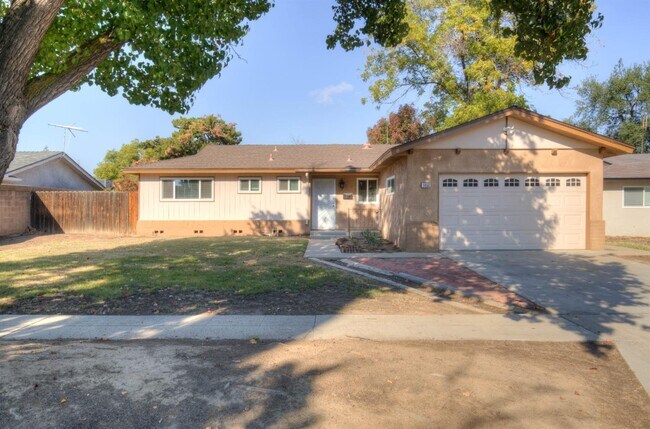 Primary Photo - 1450 E Los Altos Ave