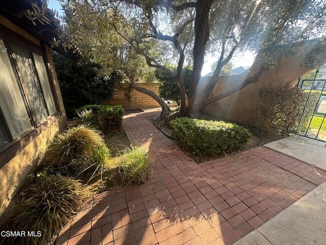 Building Photo - 2930 Reservoir Dr