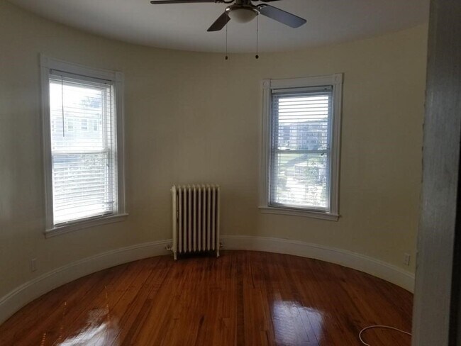 Building Photo - 760 Columbia Rd