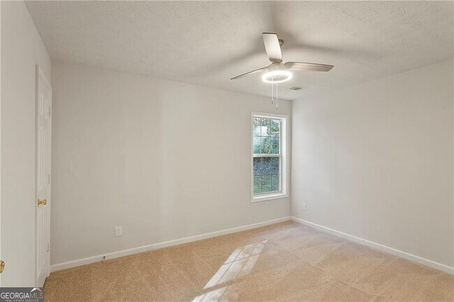 Building Photo - 2049 Manor Oak Ln