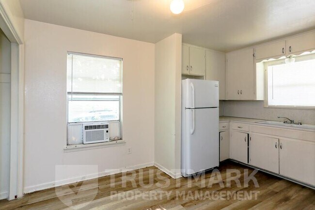 Building Photo - 507 Adams Ave