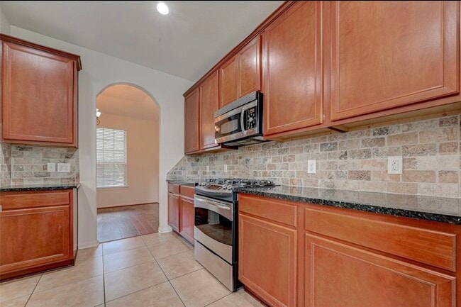 Building Photo - 11 Sagamore Ridge Pl