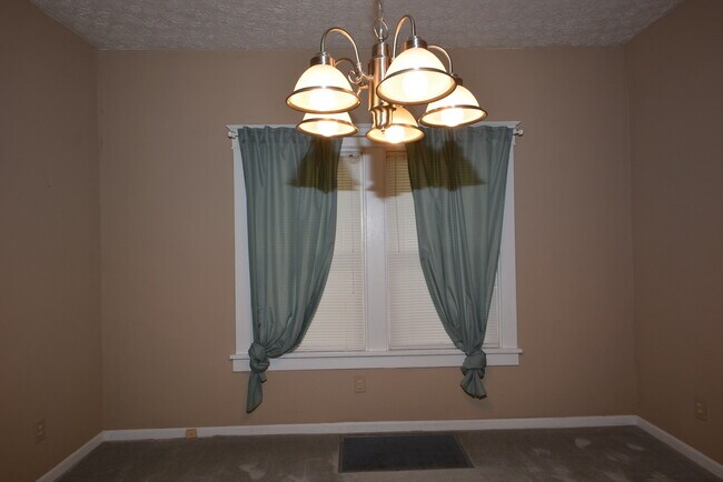 Building Photo - 2837 Hyde Park Plz