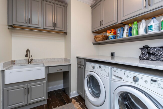 Building Photo - Beautiful Beaumont townhome – $3,000/Month
