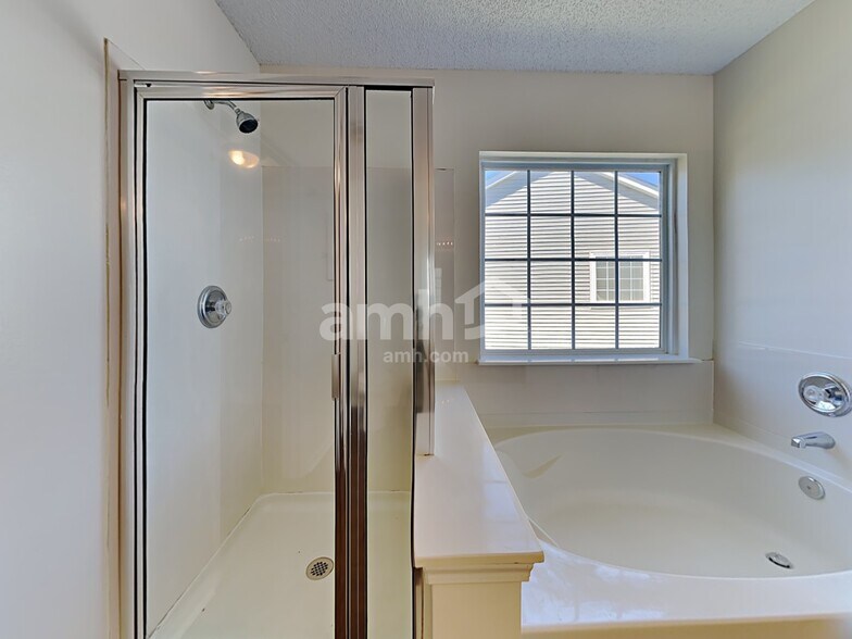 Building Photo - 5069 Thornton Dr