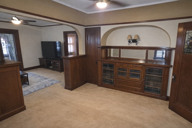 Building Photo - 3 bedroom Cudahy lower