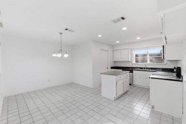 Building Photo - 506 Willow Wisp Cir