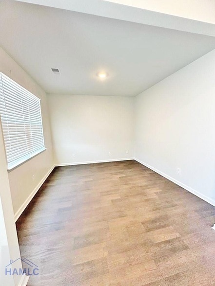 Building Photo - 163 Hogan Dr