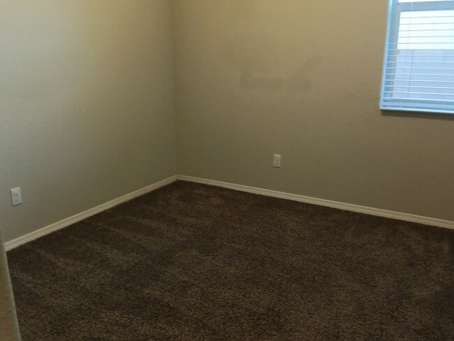 Building Photo - 4 Bedroom, 2 Bathroom! Lovely Home! Schedule a Showing!