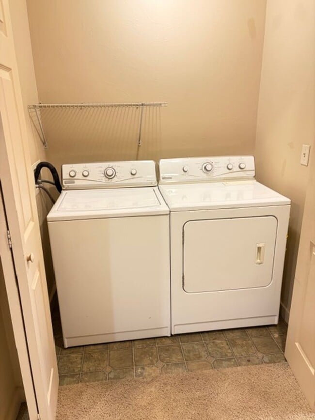 Building Photo - 3 Bedrooms 2 1/2 Bathroom Bozeman Townhouse - Great Location