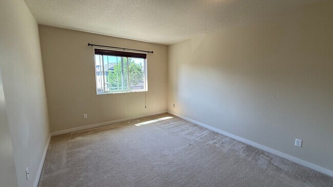 Building Photo - Beautiful 4-Bedroom Home for Lease in the ...