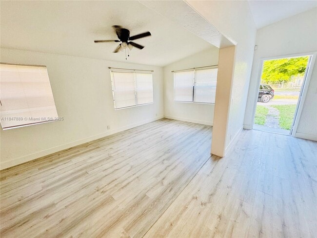 Building Photo - 1557 NW 15th Ave