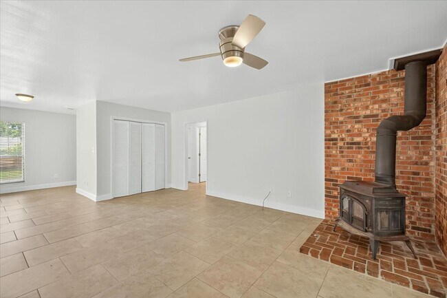 Building Photo - 898 Meginnis Ln