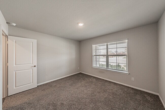 Building Photo - 1385 Dillard Creek Dr
