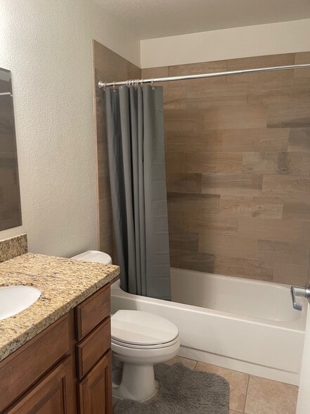 Building Photo - 154 W 5th St