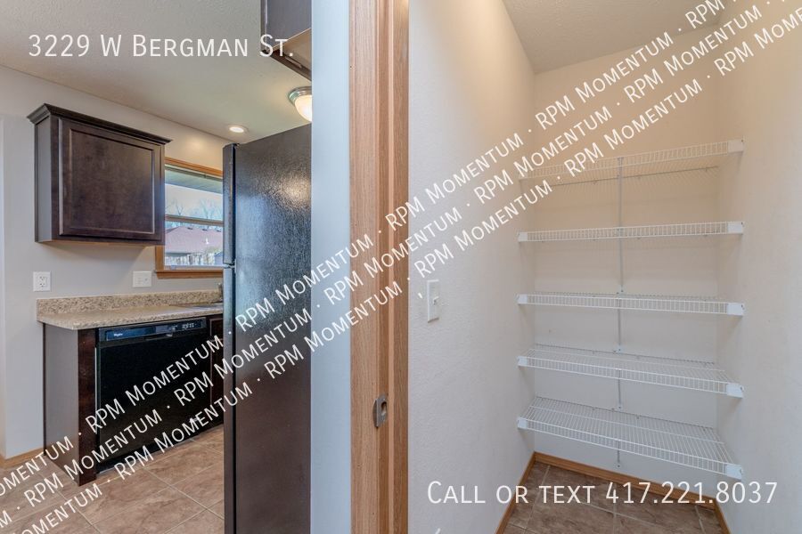 Building Photo - 3229 W Bergman St