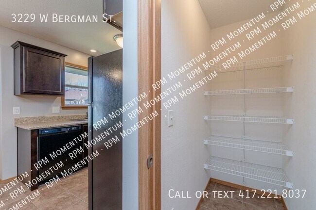 Building Photo - 3229 W Bergman St