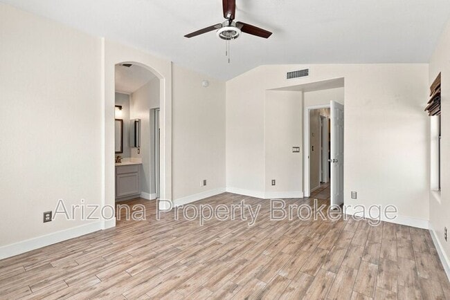 Building Photo - 1885 E Palomino Dr