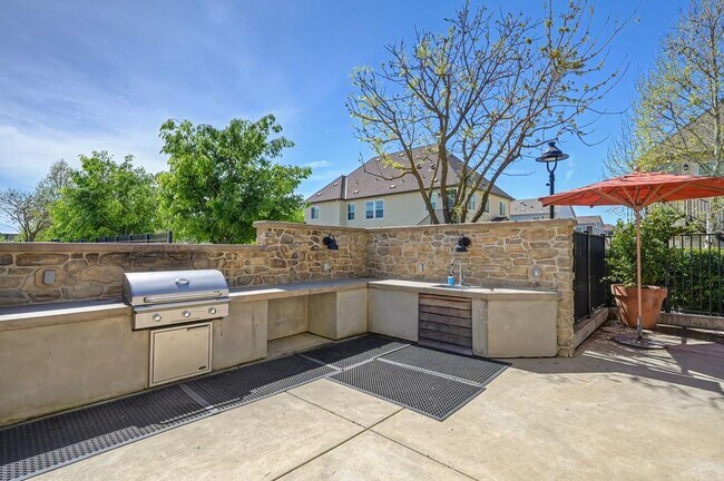 Building Photo - 2 Bed 2 Bath (plus a den) Gala Condo