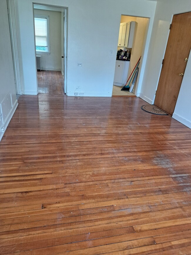 Building Photo - 415 N Sheridan Rd