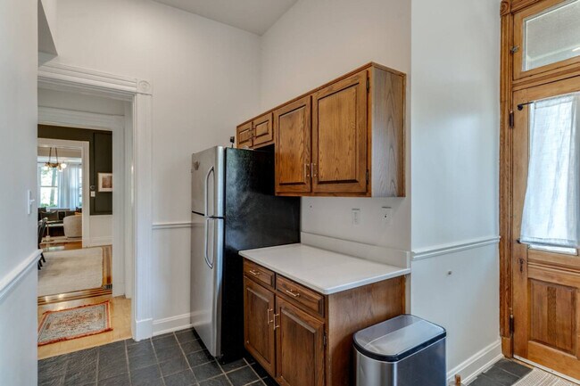 Building Photo - 351 Thrall St