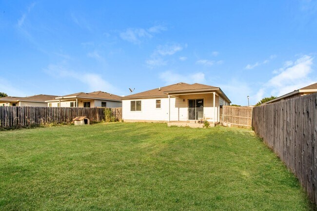 Building Photo - 3003 John Porter Dr