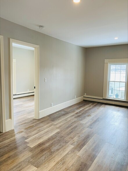 Building Photo - 2015 Quechee Main St