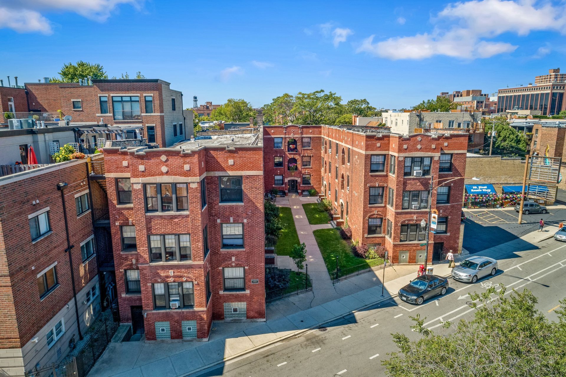 Building Photo - 2862 N Clark St