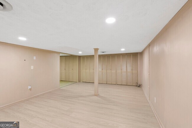 Building Photo - 4205 S Hurt Rd SW