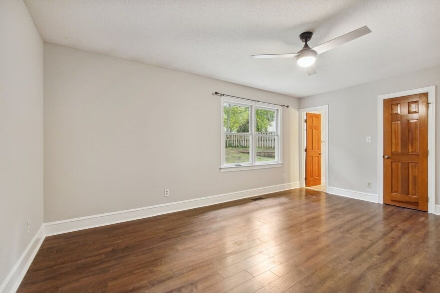 Building Photo - 7445 Deer Track Dr