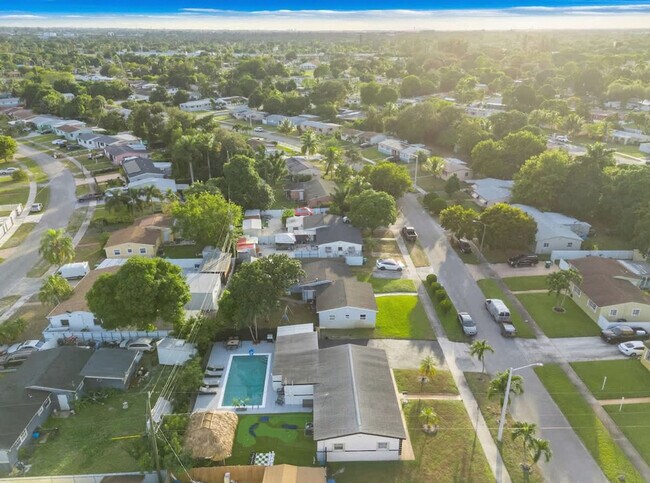 Building Photo - 18715 NW 10th Ct