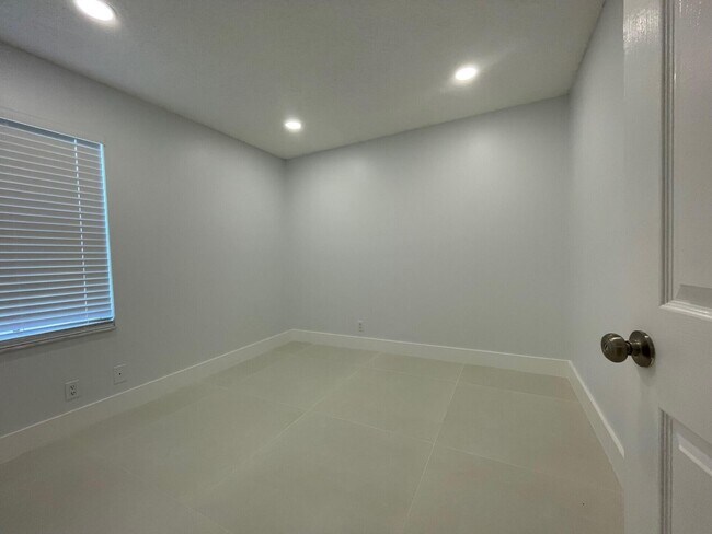 Building Photo - 1630 Zenith Way