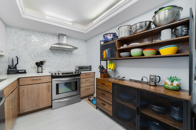 Building Photo - 4101 N Ocean Blvd