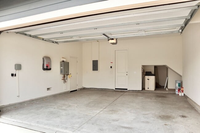 Building Photo - Stunning 3,400 Square Foot Home For Rent! ...