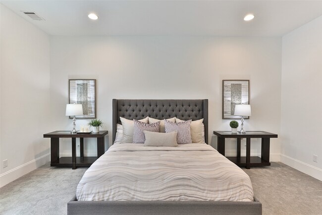 Building Photo - 4527 Graustark St