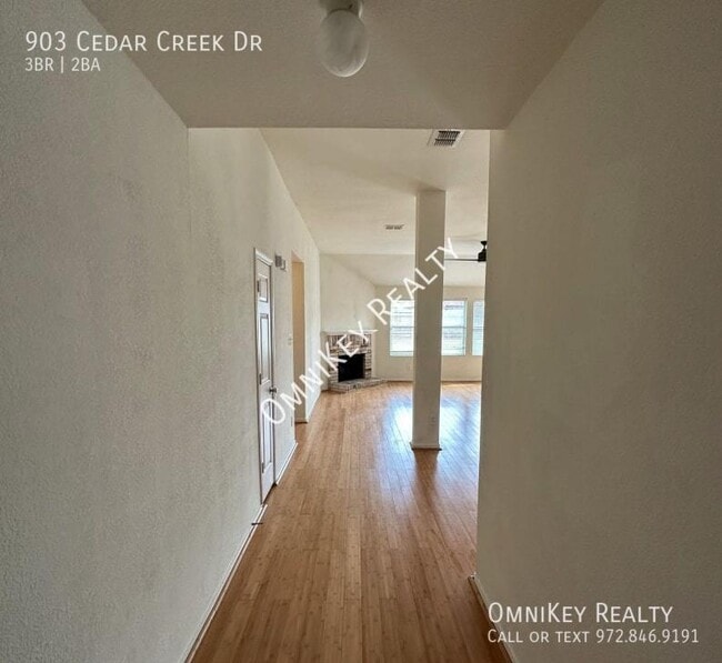 Building Photo - 903 Cedar Creek Dr